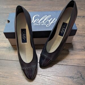 Selby Navy Heels‎ Size 8.5
